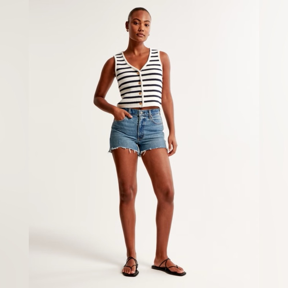 Abercrombie &‎ Fitch Annie High Rise Denim Distressed Women's Shorts